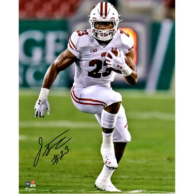 Photographie autographiée de Jonathan Taylor, Wisconsin Badgers, 16" x 20" High Knee Run