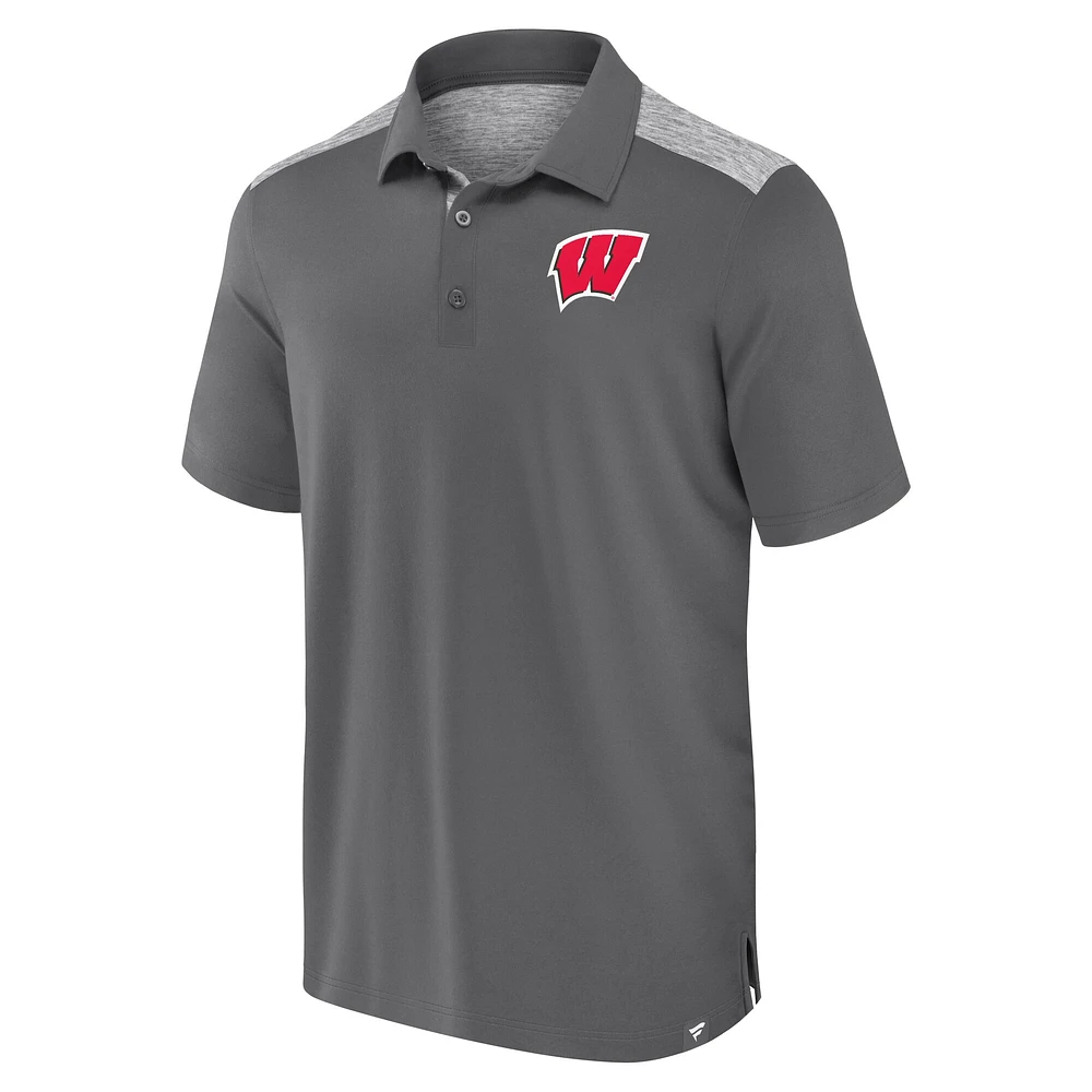 Polo emblématique brossé et bloqué gris Wisconsin Badgers Fanatics pour hommes