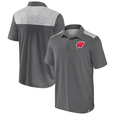 Polo emblématique brossé et bloqué gris Wisconsin Badgers Fanatics pour hommes
