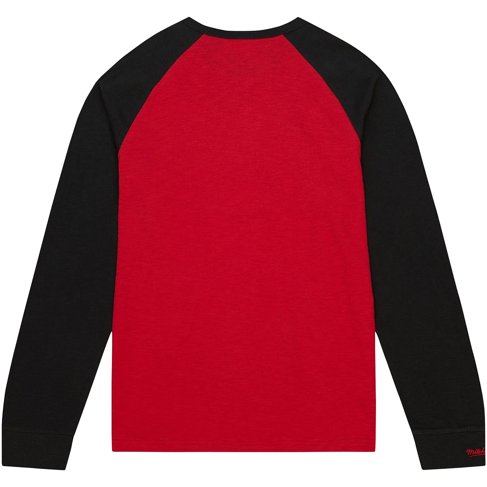 T-shirt rouge à manches longues raglan flammé légendaire des Badgers du Wisconsin Mitchell & Ness pour hommes