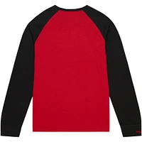 T-shirt rouge à manches longues raglan flammé légendaire des Badgers du Wisconsin Mitchell & Ness pour hommes