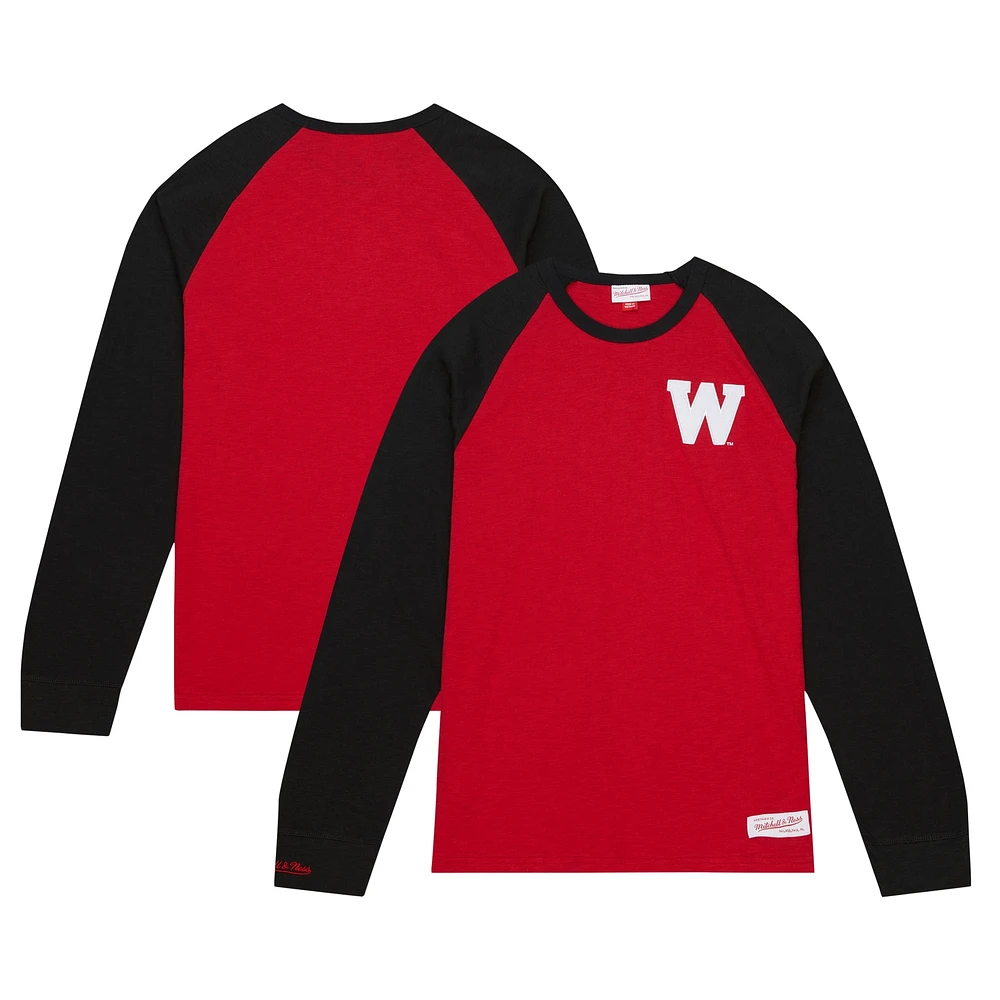 T-shirt rouge à manches longues raglan flammé légendaire des Badgers du Wisconsin Mitchell & Ness pour hommes