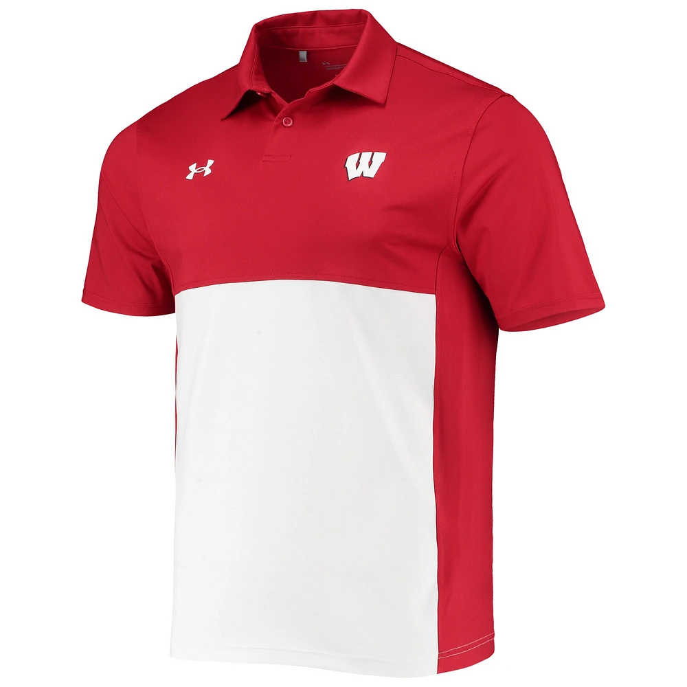 Polo de performance Under Armour pour hommes des Wisconsin Badgers 2022 Blocked Coaches rouge/blanc