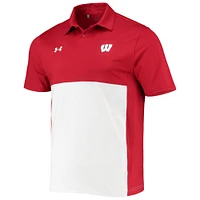 Polo de performance Under Armour pour hommes des Wisconsin Badgers 2022 Blocked Coaches rouge/blanc