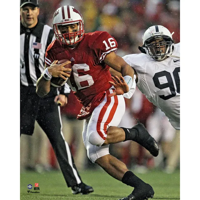 Russell Wilson Wisconsin Badgers Unsigned Red Jersey Handing Off Ball  Photograph