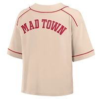 T-shirt court surdimensionné à col en V et imprimé Dominant Force pour femme, couleur beige, des Wisconsin Badgers