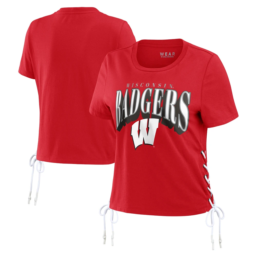 WEAR by Erin Andrews T-shirt court modeste à lacets sur le côté des Badgers du Wisconsin rouge pour femmes