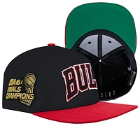 Pro Standard Bulls Half Court Wool Snapback Hat - Adult