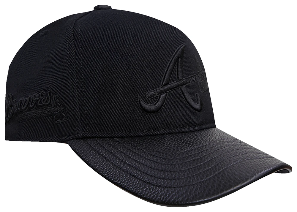 Pro Standard Mens Pro Standard Braves Blackout Pinch Front Strapback - Mens Black/Black Size One Size