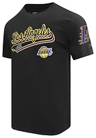 Pro Standard LAKERS SCRIPT TAIL SJ TEE - Men's