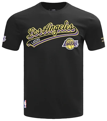 Pro Standard LAKERS SCRIPT TAIL SJ TEE - Men's