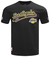 Pro Standard LAKERS SCRIPT TAIL SJ TEE - Men's