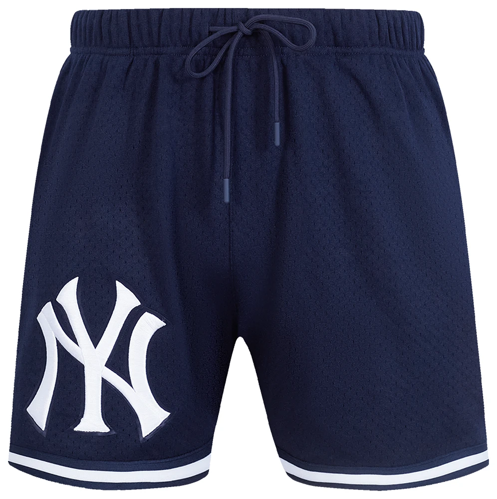 Pro Standard Yankees Mesh Basketball Shorts - Men's