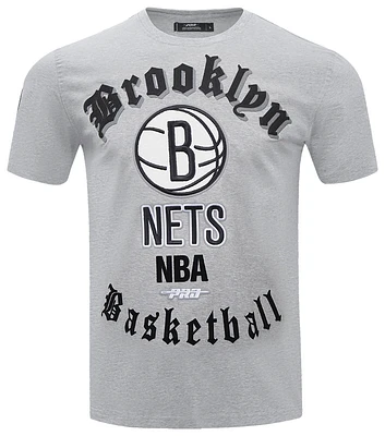 Pro Standard NETS OLD ENGLISH SJ TEE - Men's