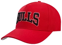 Pro Standard Bulls Crest Emblem Flatbrim Snapback - Men's