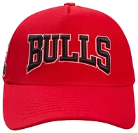 Pro Standard Mens Pro Standard Bulls Crest Emblem Flatbrim Snapback - Mens Red/Red Size One Size