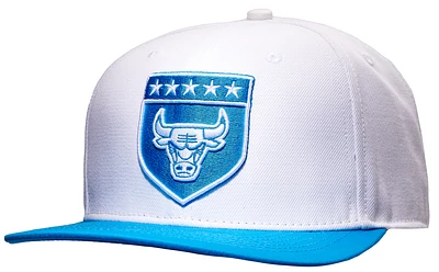 Pro Standard Mens Pro Standard Bulls Military Pinch Front Snapback Hat - Mens White/Blue Size One Size