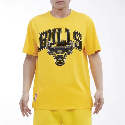 Pro Standard Mens Pro Standard Bulls Tour Yellow SJ T-Shirt