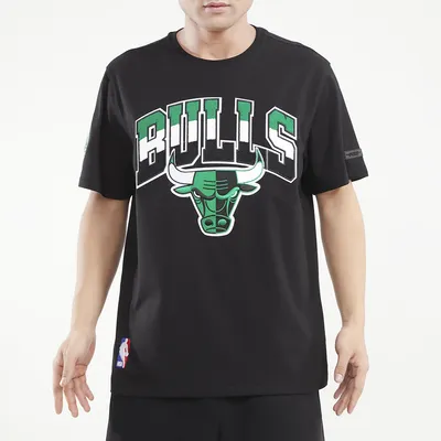 Pro Standard Mens Pro Standard Bulls Varsity Green T-Shirt
