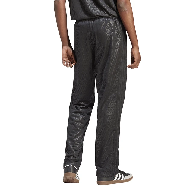 Shiny training pants for men