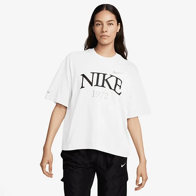 Nike Logo Boxy Classic Plus T-Shirt  - Women's