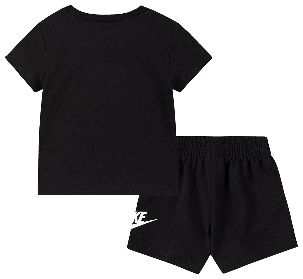 Nike Ensemble avec t-shirt et short Club - Garçons, maternelle