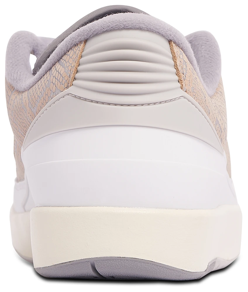 Jordan Mens Retro 2 Low - Basketball Shoes Cement Grey/White/Sanddrift