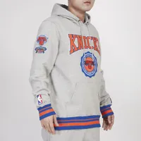 Pro Standard Mens Pro Standard Knicks Crest Emblem Fleece P/O Hoodie