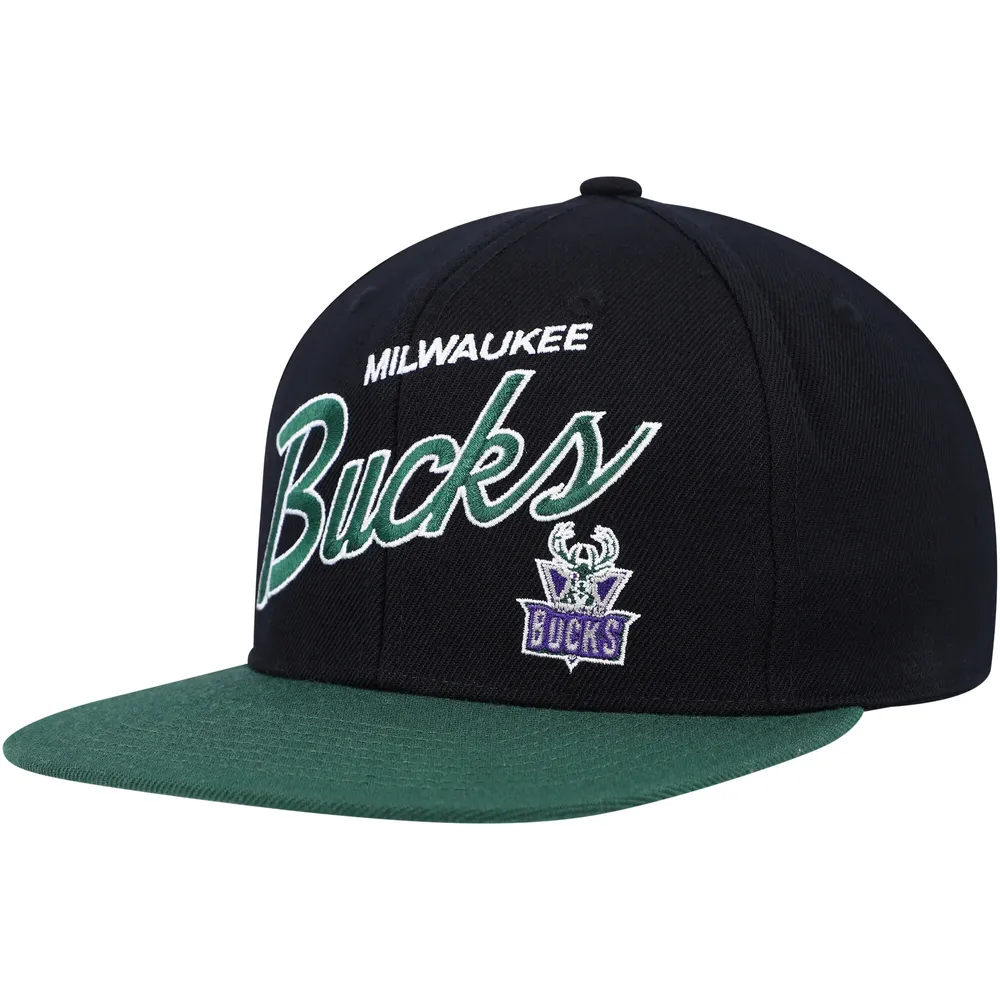 Mitchell & Ness Bucks Hunter Team Script 2.0 Fitted Hat - Men's