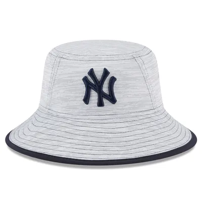 Men's New Era York Yankees Blackout Trucker 9FIFTY Snapback Hat