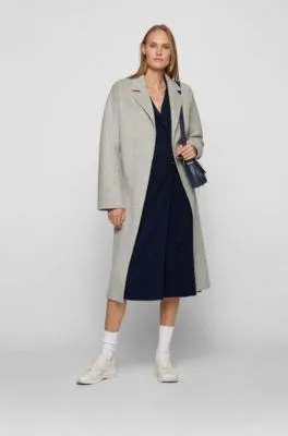 Coat-style business dress a virgin-wool blend