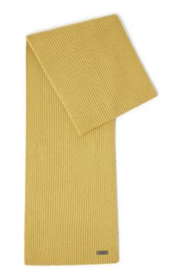 Ribbed scarf in virgin wool with faux-leather logo