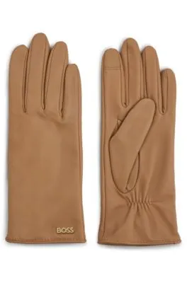 Leather gloves with logo hardware