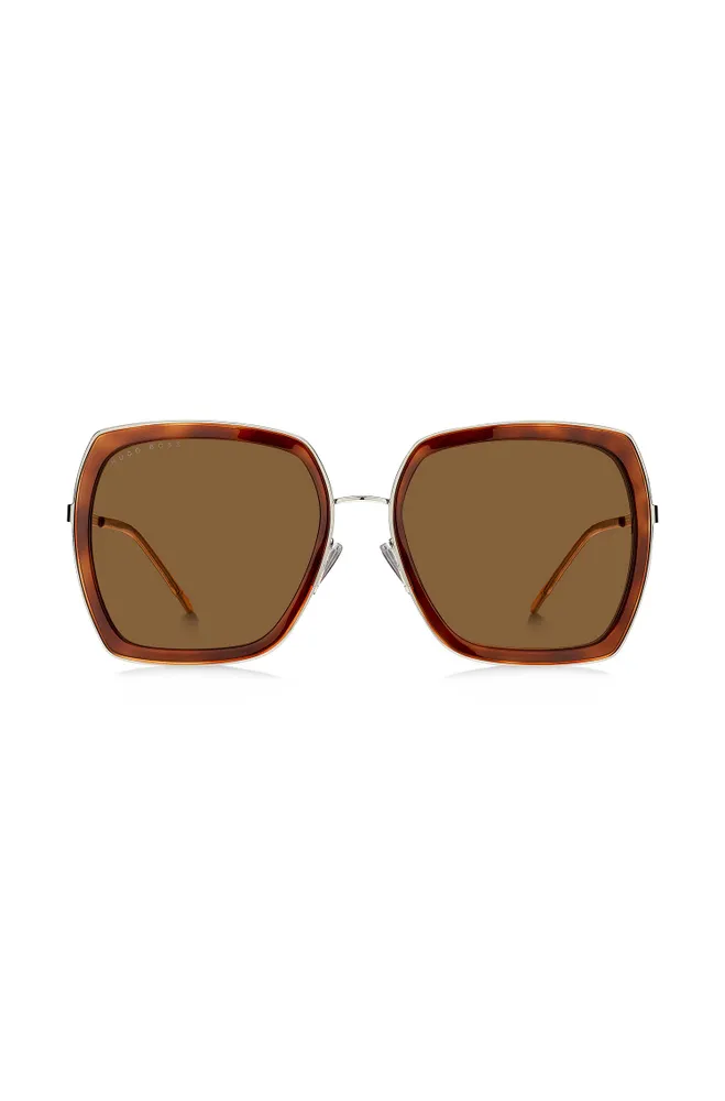 Lunettes de soleil angulaires à monture Havana et garnitures en métal emblématiques