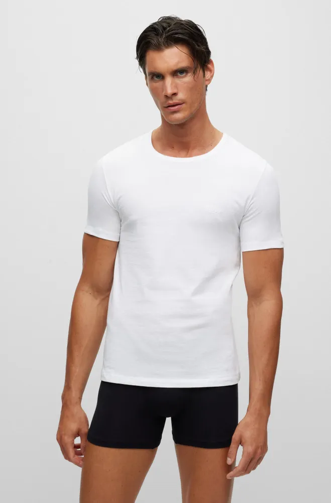 Paquete de tres camisetas algodón con logo bordado