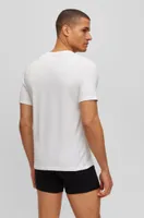 Paquete de tres camisetas punto algodón con cuello en pico