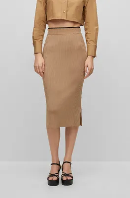 Knitted pencil skirt with ribbed structure