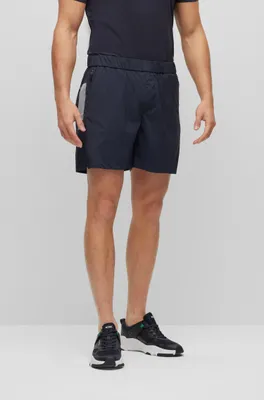 Slim-fit shorts water-repellent stretch fabric