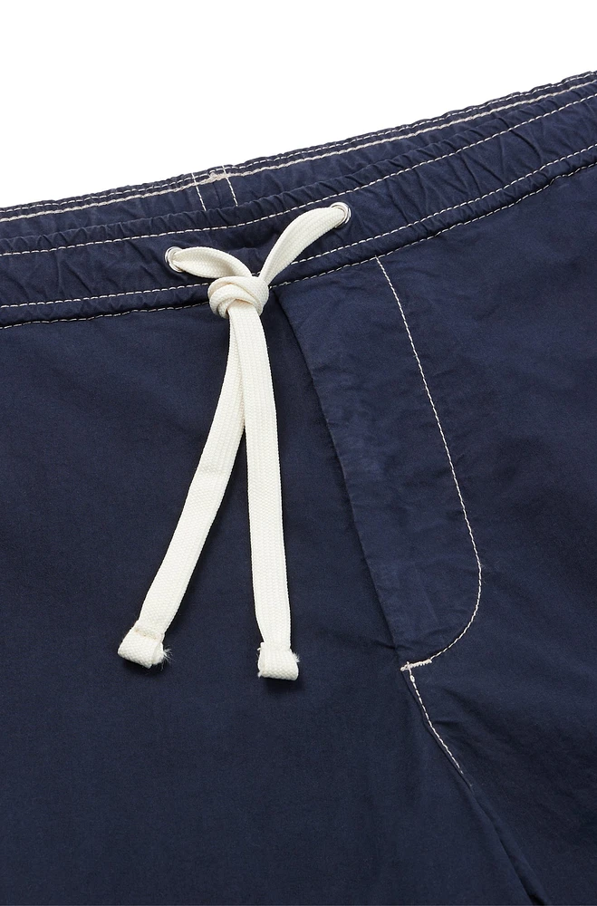 Shorts regular fit de algodón elástico con tacto papel