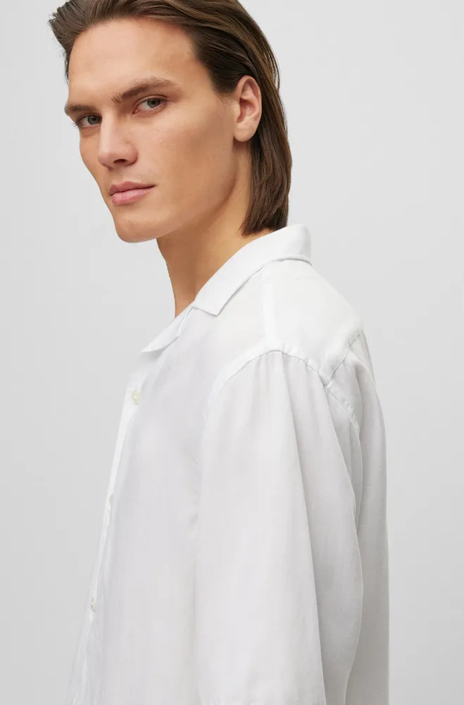 Regular-fit short-sleeved shirt with camp collar