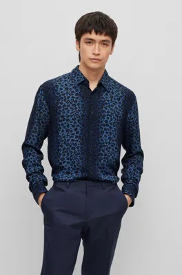 Slim-fit shirt with leopard print