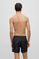 Bañador tipo shorts de tejido secado rápido con logos caligrafiados