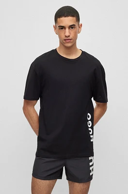 Relaxed-fit T-shirt cotton with vertical logo print