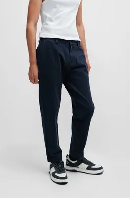 Chinos tapered fit en tejido de gabardina algodón