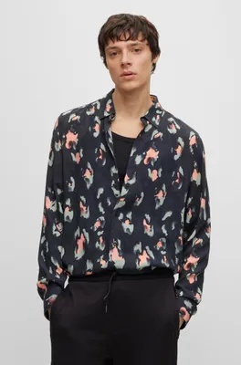 Relaxed-fit shirt with seasonal print