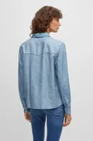 Blusa regular fit con estampado efecto denim