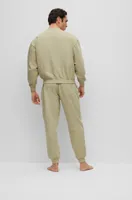 Pijama de algodón con apariencia ante y logos bordados