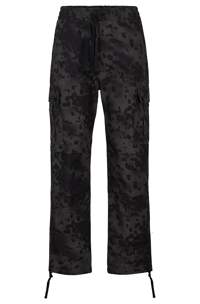 Pantalones cargo regular fit en algodón con estampado dálmata