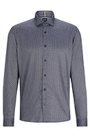 Regular-fit shirt patterned and structured material