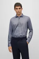 Regular-fit shirt patterned and structured material